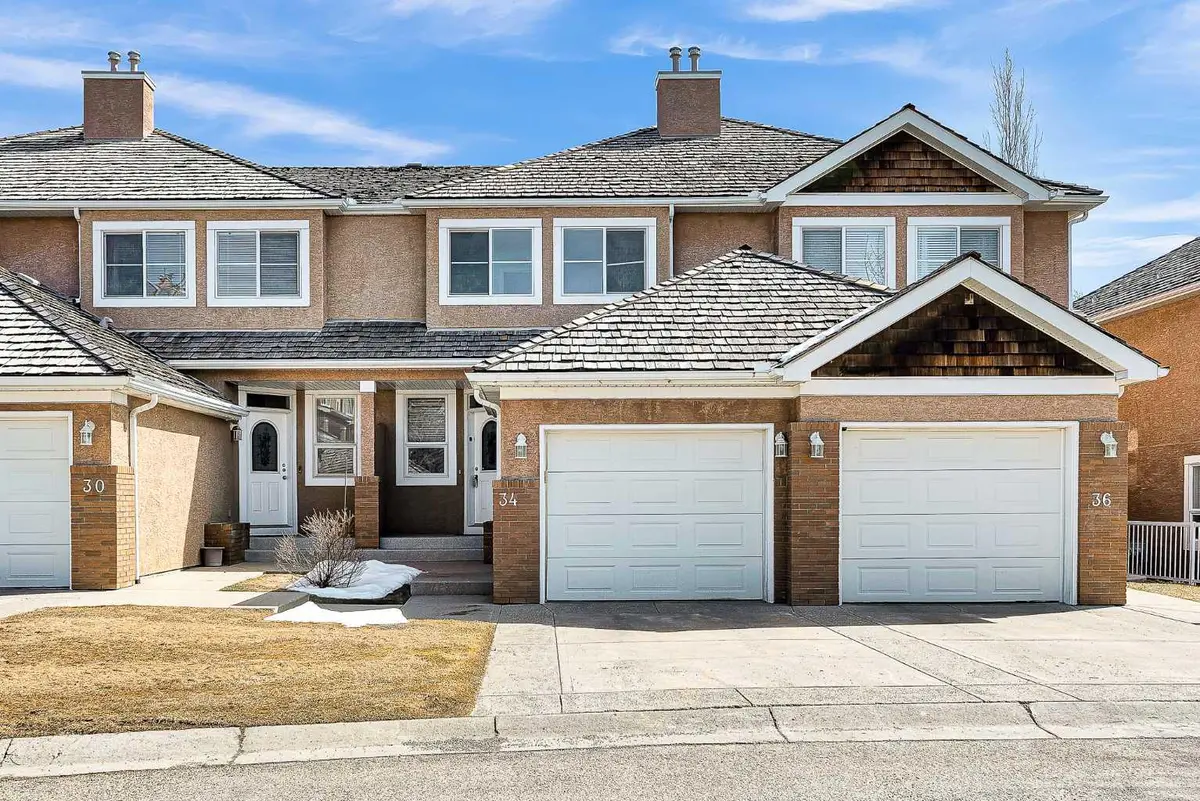 34 Royal MNR NW, Calgary, AB T3G 5T7