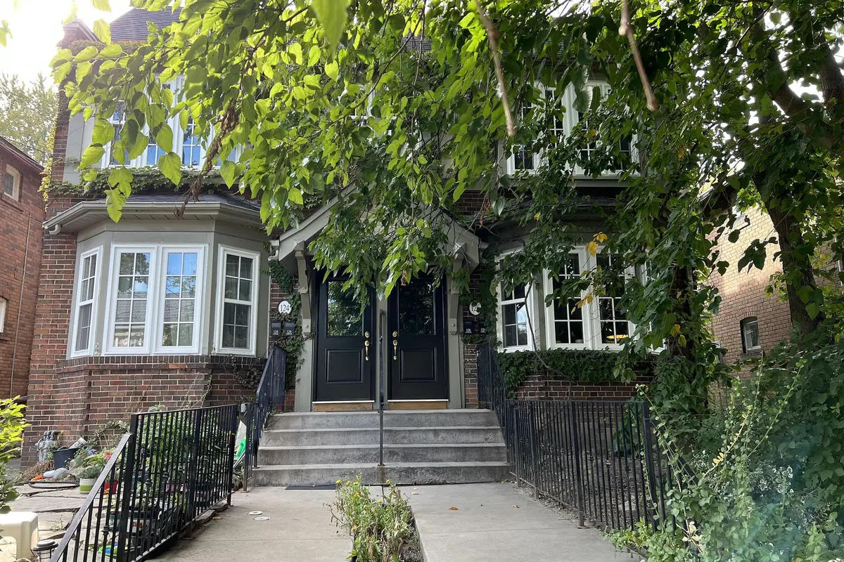 126 Braemar AVE #Upper, Toronto C03, ON M5P 2L4