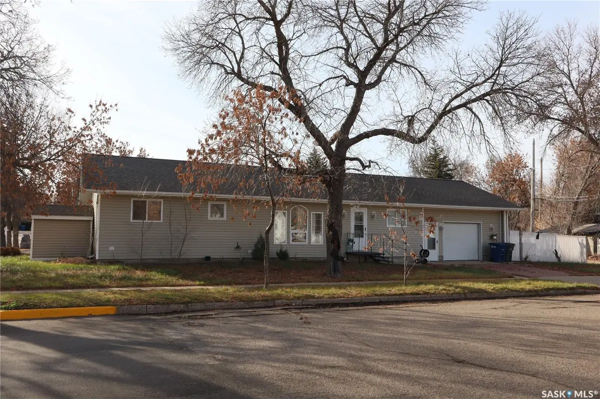 602 Centre STREET, Assiniboia, SK S0H 0B0