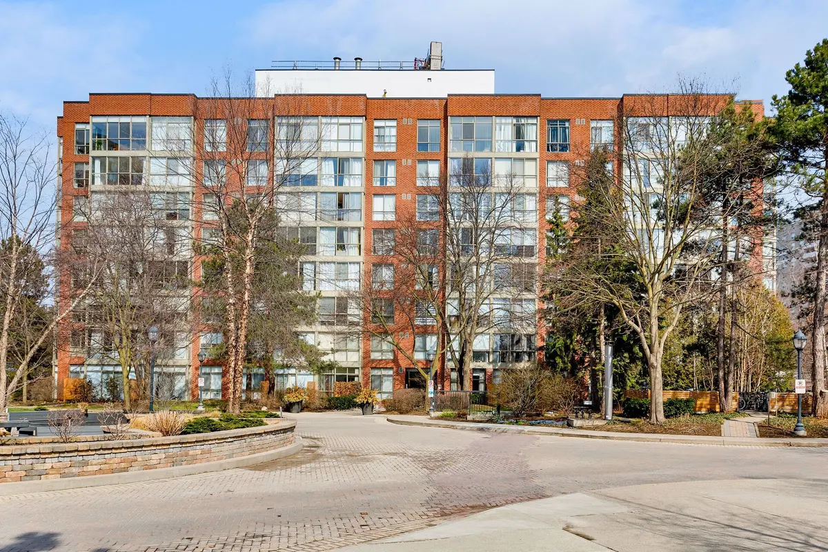 24 Southport ST #752, Toronto W01, ON M6S 4Z1