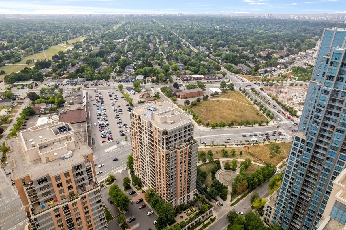 5229 Dundas ST W #2002, Toronto W08, ON M9B 6L9