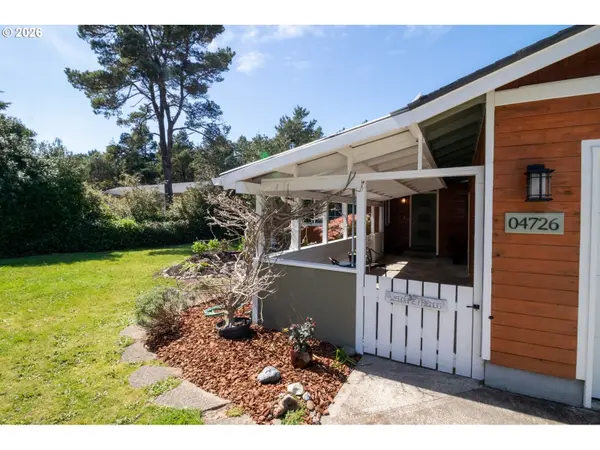 4726 SEA BREEZE LN, Florence, OR 97439