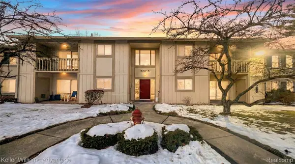 27915 Berrywood LN #70, Farmington Hills, MI 48334