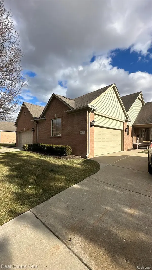 52210 S Gabriella LN #39, Macomb Township, MI 48042