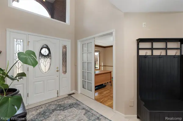 14765 Sparrow DR, Shelby Charter Township, MI 48315