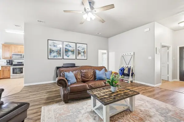 917 New York Avenue, Midlothian, TX 76065