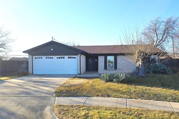 6051 Oakdale Court,  Watauga,  TX 76148