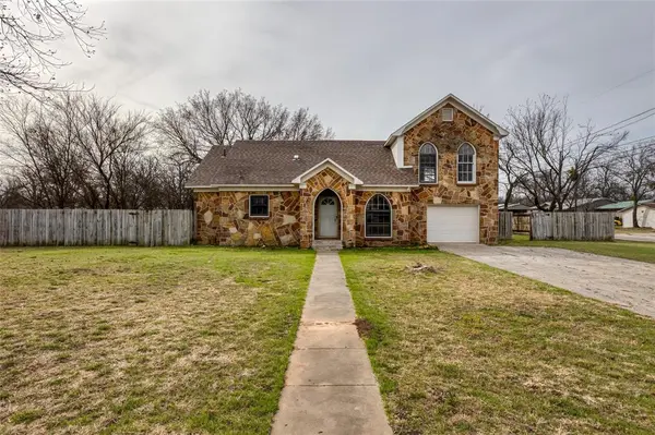 833 W Live Oak Street, Jacksboro, TX 76458