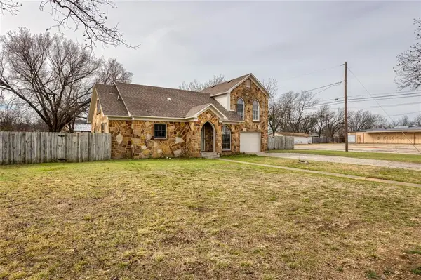 833 W Live Oak Street, Jacksboro, TX 76458