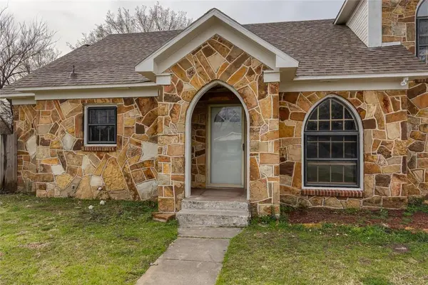833 W Live Oak Street, Jacksboro, TX 76458