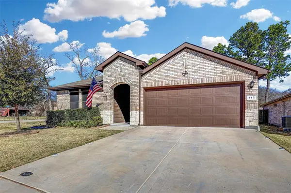 512 Amory Street, Azle, TX 76020