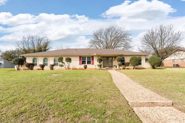 1002 Berkley Drive, Cleburne, TX 76033