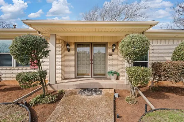 1002 Berkley Drive, Cleburne, TX 76033