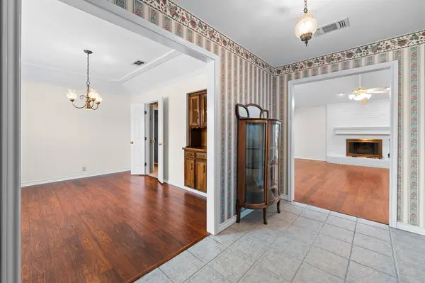 1002 Berkley Drive, Cleburne, TX 76033