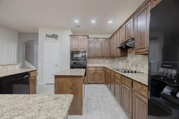 305 Village Drive, Red Oak, TX 75154