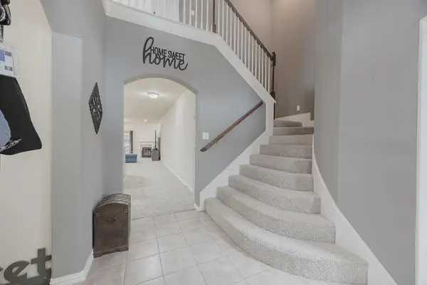 305 Village Drive, Red Oak, TX 75154