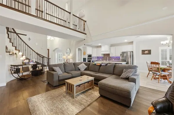 418 Crestview Drive, Midlothian, TX 76065