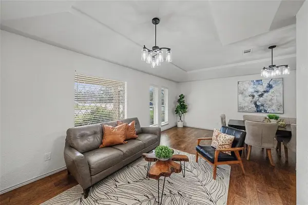 2415 Lakeview Circle, Arlington, TX 76013