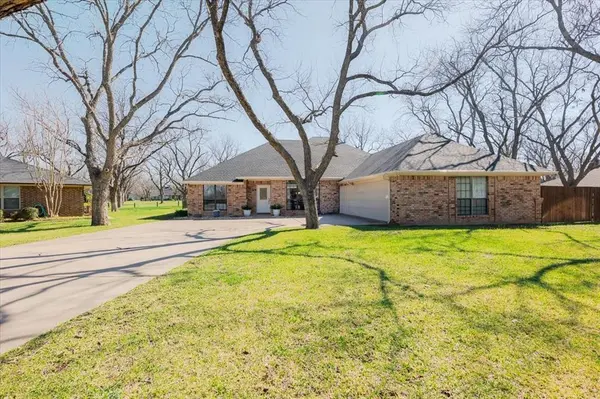 6105 Bontura Court, Granbury, TX 76049