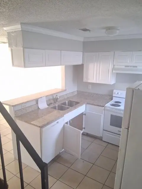 9459 Olde Towne Row, Dallas, TX 75227