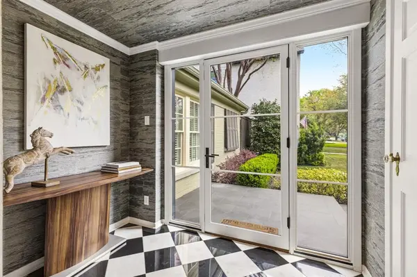 4684 S Versailles Avenue, Highland Park, TX 75209