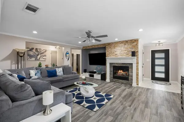 2464 Silverado Trail, Grand Prairie, TX 75052