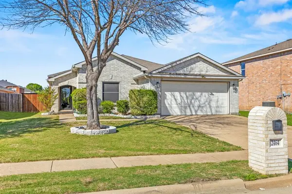 2464 Silverado Trail, Grand Prairie, TX 75052