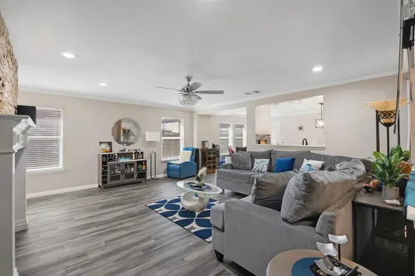 2464 Silverado Trail, Grand Prairie, TX 75052