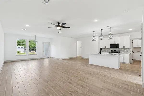 5012 Elizabeth Street, Granbury, TX 76048