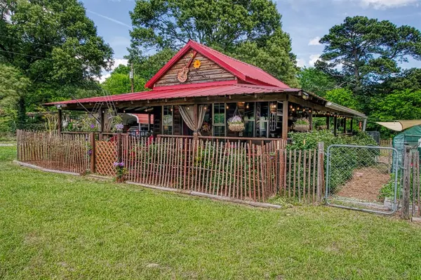 5051 Sunbird Drive, Chandler, TX 75758