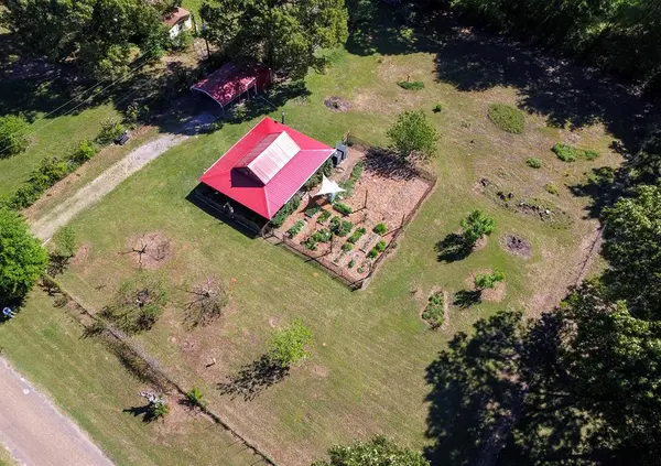 5051 Sunbird Drive, Chandler, TX 75758