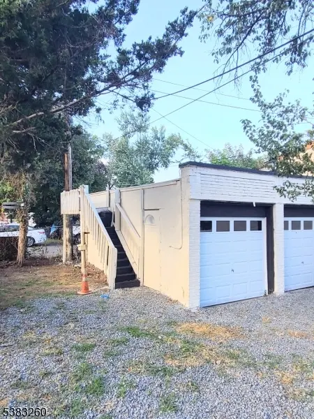 94 Dodd St, East Orange City, NJ 07017