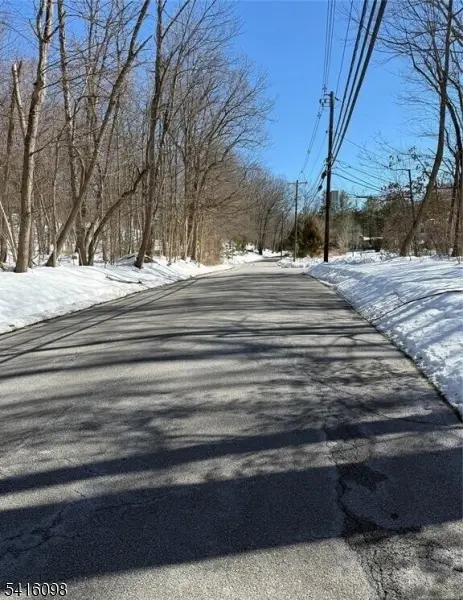 15 Saw Mill Rd, Kinnelon Boro, NJ 07405