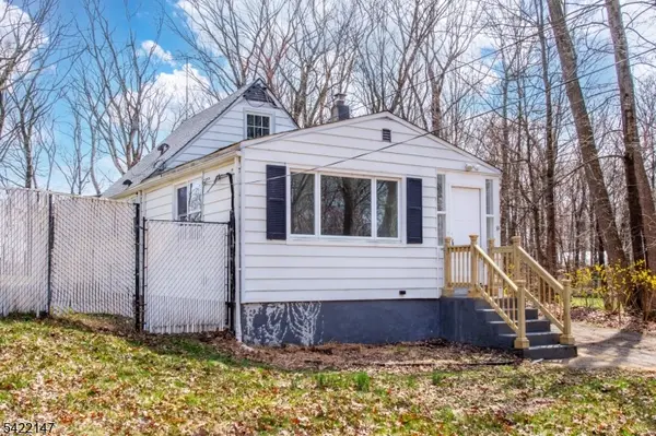 19 Homestead Rd, Jefferson Twp., NJ 07849