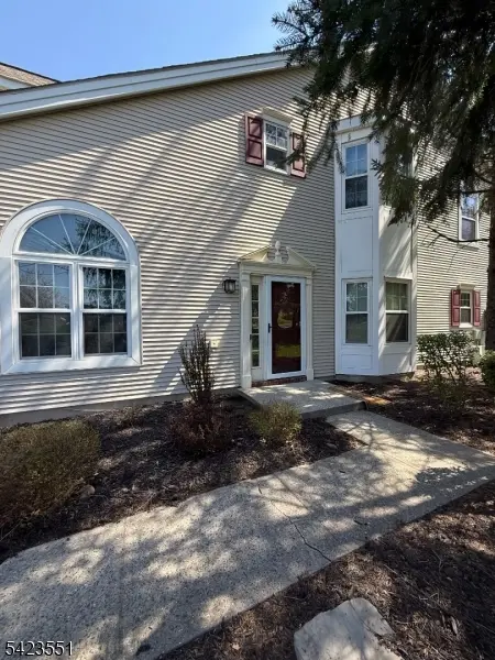 2 Sapphire Ln, Franklin Twp., NJ 08823