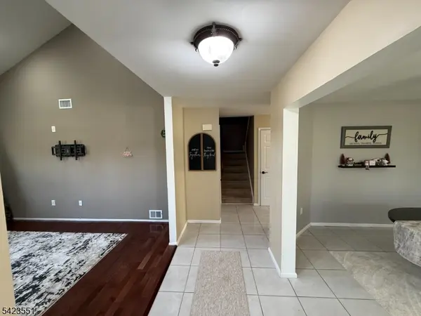 2 Sapphire Ln, Franklin Twp., NJ 08823