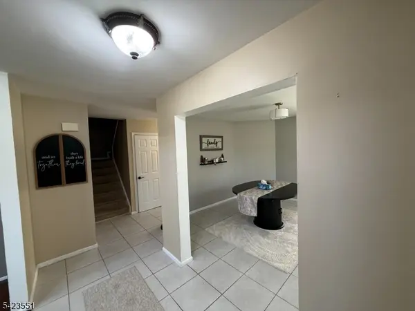 2 Sapphire Ln, Franklin Twp., NJ 08823