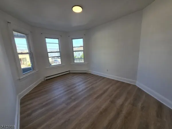 18 Michigan Ave, Paterson City, NJ 07503