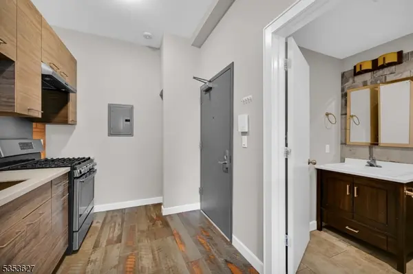 180 Spring St, Newton Town, NJ 07860