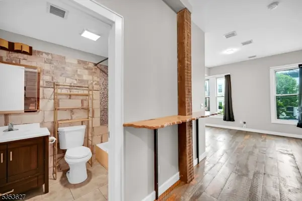 180 Spring St, Newton Town, NJ 07860