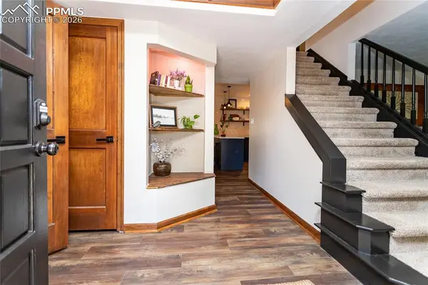 125 Sunbird Cliffs LN, Colorado Springs, CO 80919