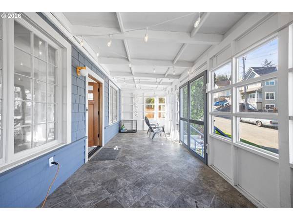 1131 COMMERCIAL AVE, Coos Bay, OR 97420