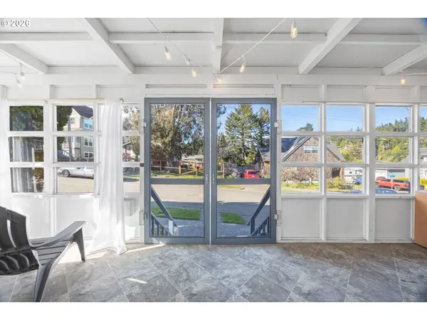 1131 COMMERCIAL AVE, Coos Bay, OR 97420