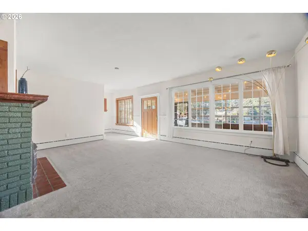 1131 COMMERCIAL AVE, Coos Bay, OR 97420