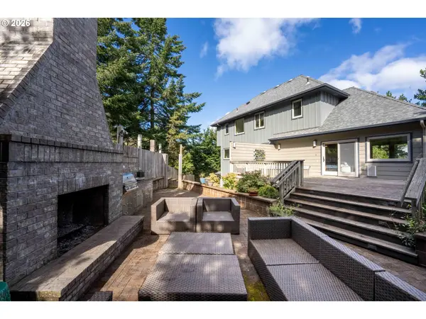 2024 CEDAR CT, North Bend, OR 97459