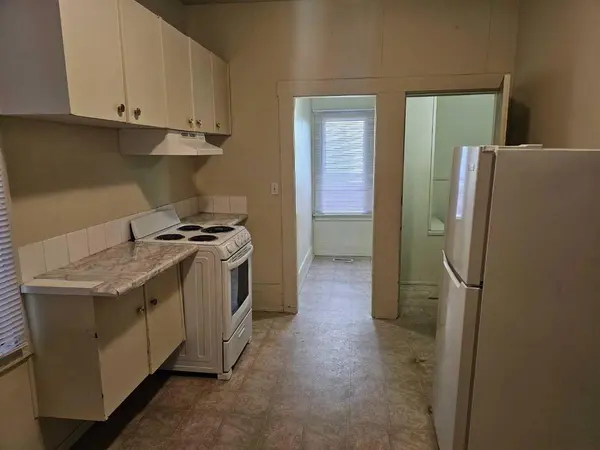 1522 11 AVE SW, Calgary, AB T3C 0M9