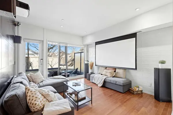 414 Meredith RD NE #105, Calgary, AB T2E5A6