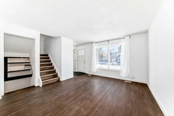 60 Erin Mount CRES SE, Calgary, AB T2B 2S3