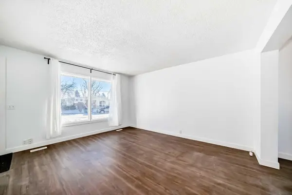 60 Erin Mount CRES SE, Calgary, AB T2B 2S3