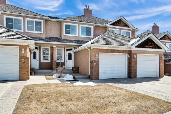 34 Royal MNR NW, Calgary, AB T3G 5T7
